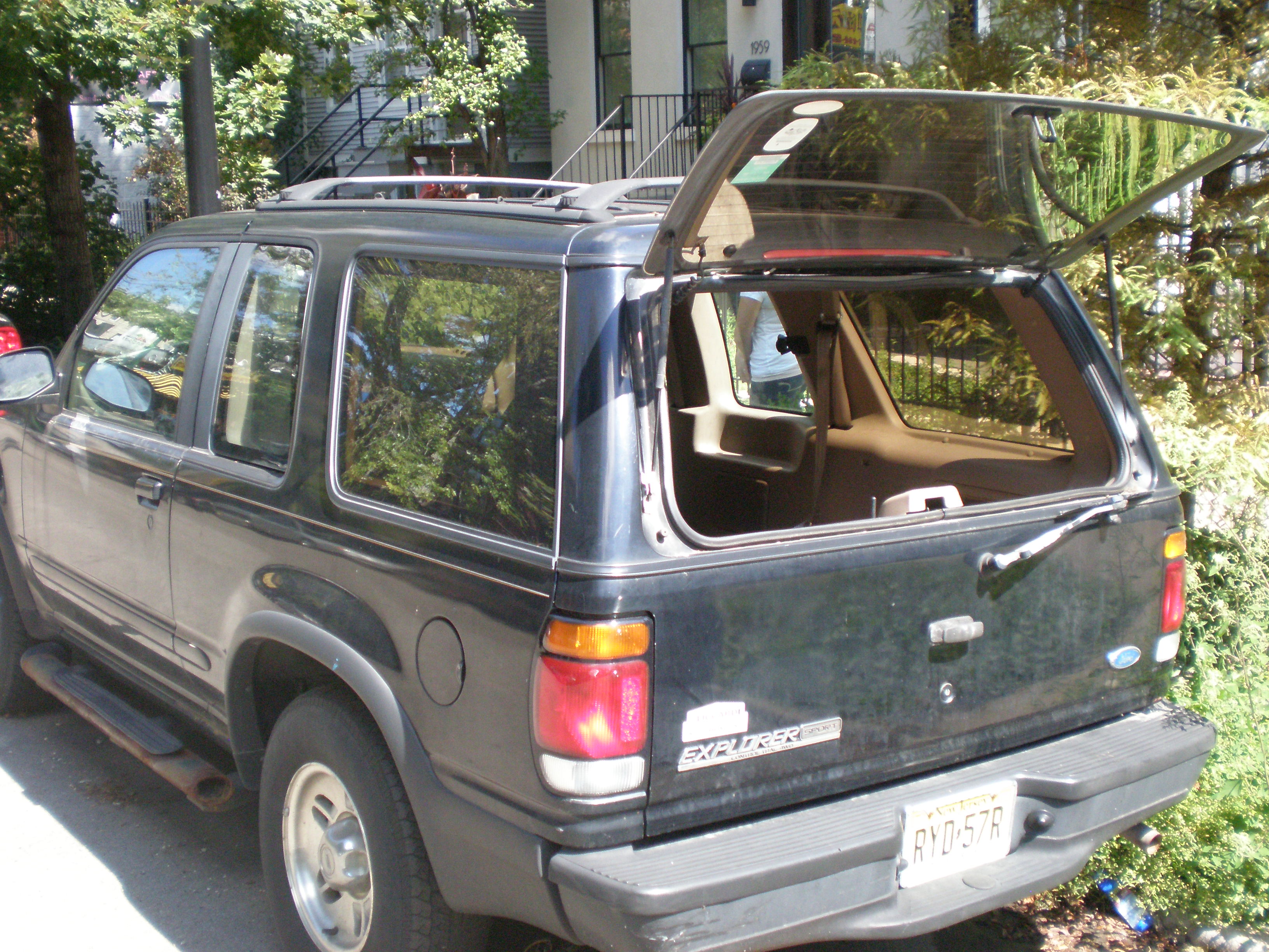 Index of /photos/ZG606571997FordExplorerSportphotosChicagoIL